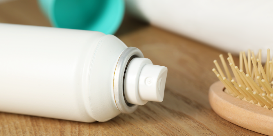 Waarom je beter kunt stoppen met droogshampoo (+ dít kun je als alternatief gebruiken)